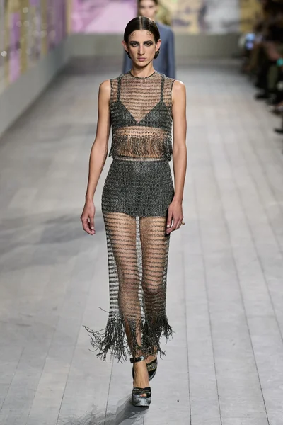 Look 24